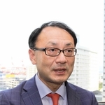 緊急事態宣言解除について語る勝田教授＝神戸市内