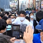 襲撃の前日、神戸市内を訪れた安倍晋三元首相＝７日、神戸市中央区