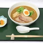 藤井聡太王位が注文した「名物　カレーラーメン」＝２１日、神戸市北区有馬町、中の坊瑞苑（撮影・鈴木雅之）