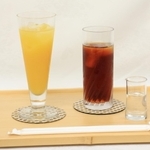 藤井聡太王位が注文したアイスストレートティーとパインジュース＝２１日午後、神戸市北区有馬町、中の坊瑞苑（撮影・吉田敦史）