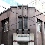 ＪＲ三ノ宮駅北側の繁華街に立つ帝国信栄本社屋＝神戸市中央区琴ノ緒町５（同市提供）