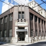 ＪＲ三ノ宮駅北側の繁華街に立つ帝国信栄本社屋＝神戸市中央区琴ノ緒町５（同市提供）