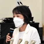 会見で思いを語る有友裕子さん＝尼崎市七松町１の兵庫県弁護士会阪神支部
