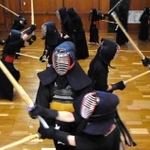 日本一を目指して稽古に打ち込む小学生剣士ら＝加古川市西神吉町宮前、印南剣道場