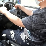 現在はトラックの運転手として働く男性。夜間の仕事も多く「休日はほとんど寝ています」＝５月下旬、兵庫県内