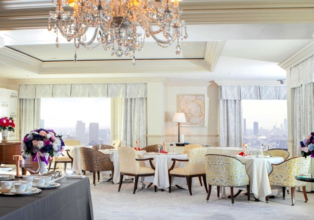 「地エネの酒　環」を味わうイベントが開かれるザ・リッツ・カールトン大阪の最高級スイート＝大阪市北区梅田２