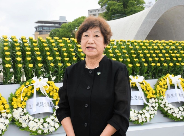 平和記念公園の式典に初めて参加した浜口幸子さん＝６日午前、広島市中区中島町
