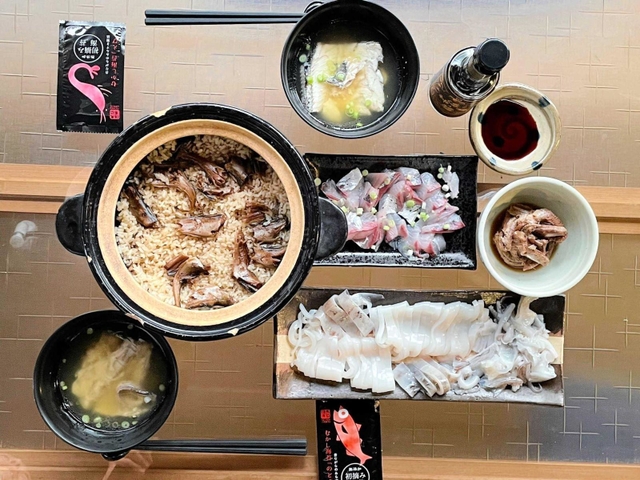水揚げされたばかりの魚を調理した朝ご飯（伊藤達巧さん提供）