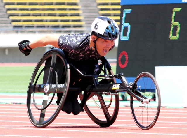 パラ陸上の日本選手権男子２００メートルで力走する大矢勇気。パリ・パラリンピックに向けて強化を続ける＝６月１２日、ユニバー記念競技場