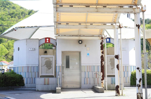 老朽化が課題の公衆トイレ＝猪名川町万善