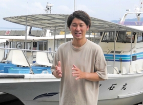 身近な海への思いを語るダイバーの藤原巧巳さん＝明石市岬町