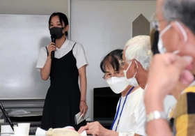原爆胎内被爆者全国連絡会が主催した集会で、思いを語る関西学院大４年の貞岩しずくさん＝５日午後、広島市東区