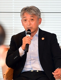 兵庫県や神戸市を舞台とした自転車レースの可能性について語る片山右京・ジャパンサイクルリーグチェアマン＝神戸市中央区のアンカー神戸（撮影・中西幸大）