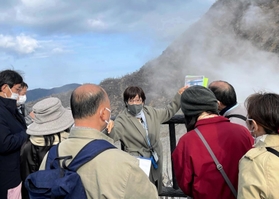 首都圏の観光地で３月に開かれた通訳案内士の新人研修（全日本通訳案内士連盟提供）