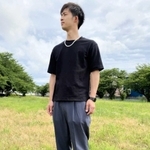 パールネックレスを使った男性の着こなし（提供写真）