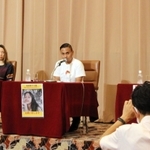 ミャンマーに拘束された久保田徹さんの解放を求めて会見する友人たち＝東京都内
