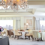 「地エネの酒　環」を味わうイベントが開かれるザ・リッツ・カールトン大阪の最高級スイート＝大阪市北区梅田２