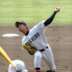 初出場の甲子園で力投する大前さん＝２００４年４月