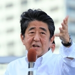 応援演説する自民党の安倍元首相＝７月７日午後、神戸市中央区