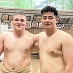 山中新大さんとダニーロ・ヤブグシシンさん＝兵庫県西宮市上大市５、報徳学園