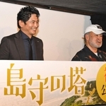 舞台あいさつで島田叡への思いを語った萩原聖人さん（左）と五十嵐匠監督＝１４日午後、神戸市中央区元町通４、元町映画館