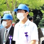 全国戦没者追悼式の会場に入る松尾恭樹さん＝１５日午前、東京・日本武道館