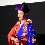 １１日の「島守の塔」上映会で琉球舞踊を披露した＝神戸市中央区御幸通８、キノシネマ神戸国際（撮影・鈴木雅之）