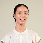 祖父の戦争体験を胸に「戦争の悲しさを感じてもらえれば」と話す仲村佑奈さん＝神戸新聞社（撮影・中西幸大）