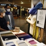 勢いのある若手職人らによる地場産業の産品が並ぶ＝神戸市中央区明石町