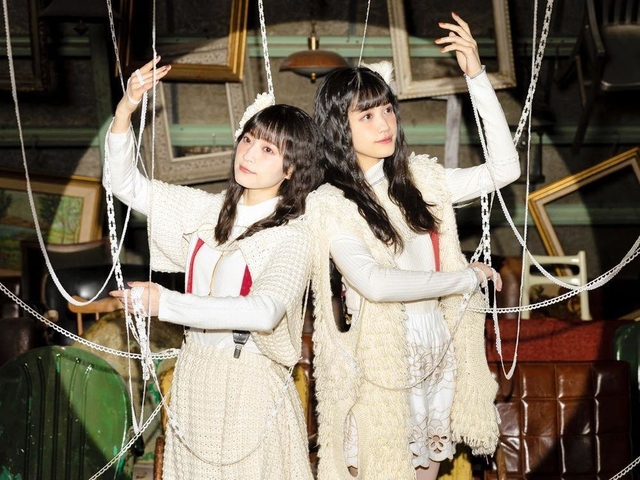 第４弾シングル「ふたりピノキオ」をリリースしたｈａｒｍｏｅの小泉萌香さん（右）と岩田陽葵さん（提供）