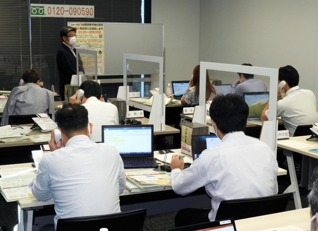 旧統一教会に関する被害相談を受け付ける政府の合同電話相談窓口＝５日午後、東京都内