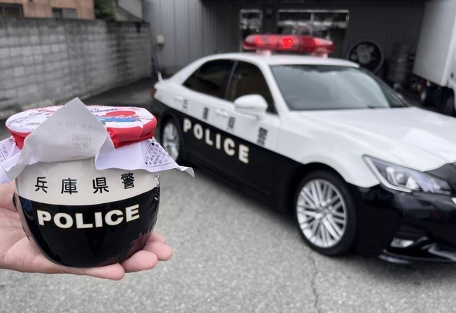 パトカーデザインの「ひっぱりだこ飯」＝神戸市東灘区魚崎南町３