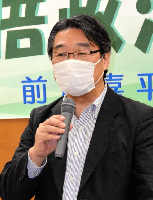 「安倍政治の総決算」をテーマに講演する文科省元事務次官の前川喜平さん＝神戸市長田区若松町、長田区文化センター