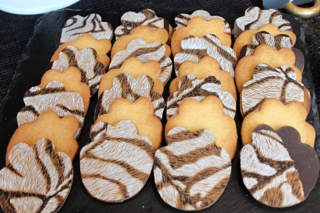 虎の肉球がモチーフのクッキー（コンラッド大阪）