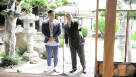 村上しま子さんの特徴やエピソードを盛り込んだ漫才を披露したミルクボーイの駒場孝さん（左）と内海崇さん（読売テレビ放送提供）