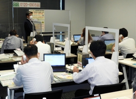 旧統一教会に関する被害相談を受け付ける政府の合同電話相談窓口＝５日午後、東京都内