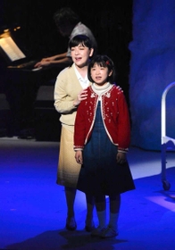 ミュージカル「てだのふあ」で主演の一人を務める大村響叶さん（右）。母が神戸市出身（イッツフォーリーズ提供）