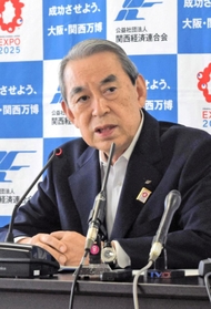 会見で発言する関西経済連合会の松本正義会長＝大阪市北区中之島６