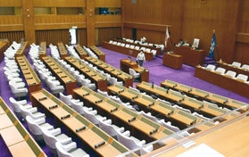 兵庫県議会の様子＝２０２２年６月、神戸市中央区