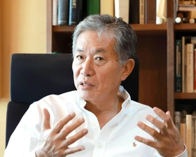 安倍晋三元首相の国葬について語る思想家の内田樹さん＝神戸市東灘区（撮影・長嶺麻子）