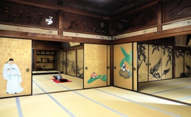 「孔雀の間」（右）から「芭蕉の間」（中央）、「山水の間」（左奥）へと連なる＝兵庫県香美町香住区森、大乗寺（撮影・岡本好太郎）
