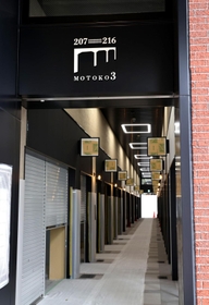 １０月１日に一部テナントが開業する予定の元町高架通商店街３街区＝８月、神戸市中央区元町高架通（撮影・長嶺麻子）