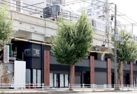 １０月１日に一部テナントが開業する予定の元町高架通商店街７街区＝８月、神戸市中央区元町高架通