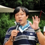 交流会であいさつする吉椿雅道さん