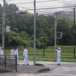 信号機が故障し、交通整理に当たる警察官＝姫路市香寺町恒屋（撮影・山本　晃）