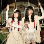 ｈａｒｍｏｅの小泉萌香さん（右）と岩田陽葵さん（提供）