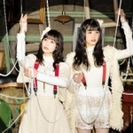 ｈａｒｍｏｅの小泉萌香さん（右）と岩田陽葵さん（提供）