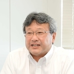 １９６５年の体育科設置から半世紀以上。関係者の悲願だった夏の甲子園出場を果たし「多くの方々に喜んでいただいた」と相好を崩す若浦直樹校長＝神戸新聞社（撮影・秋山亮太）