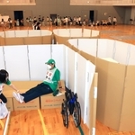 訓練で設営された、感染症対策やプライバシーに配慮した避難所＝４日午前、兵庫県多可町中区岸上、町立中央公園（撮影・鈴木雅之）