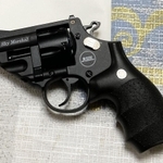 実際の銃と同様の危険性があると判明したおもちゃの銃「スカイマーシャル」（購入者提供）